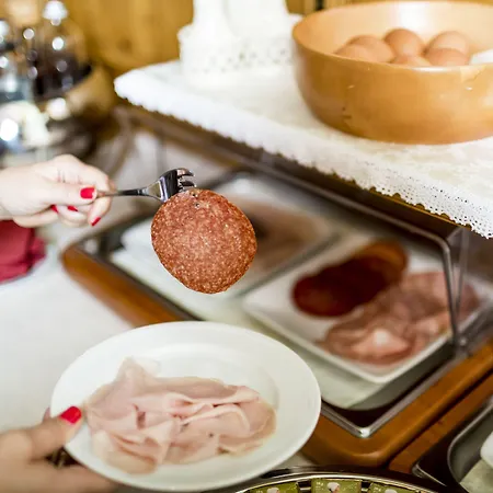 Отель La Maison Wellness & Аллеге