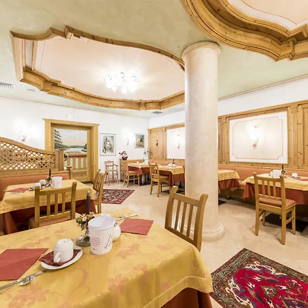 Szálloda La Maison Wellness & Alleghe