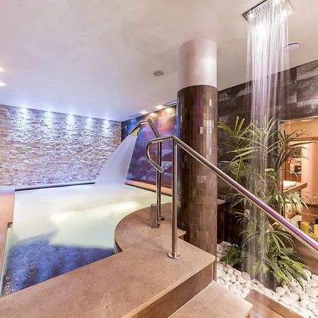 La Maison Wellness & Hotel Alleghe